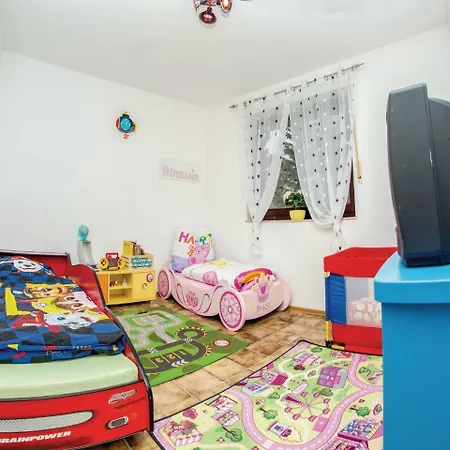 Three-bedroom In شقة